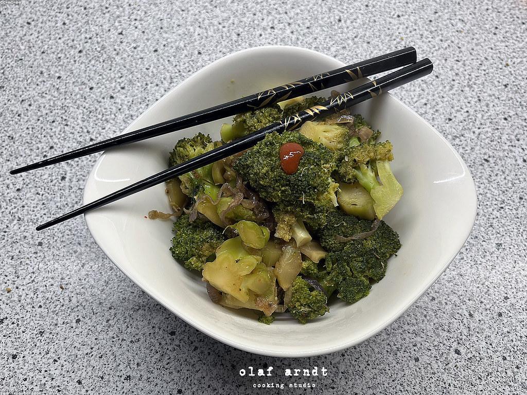 Crispy Lemon Broccoli (Air Fryer)